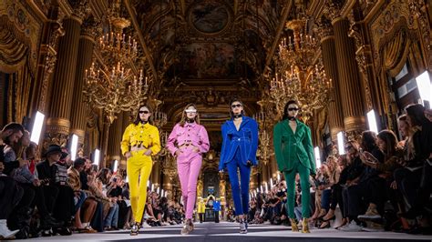 Parigi Fashion Week: Un evento epocale che ha ridefinito la moda giapponese contemporanea attraverso le visioni audaci di Parco Yuya